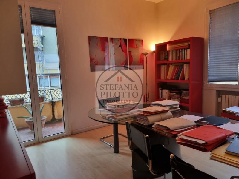 Tribunale nuovo- Stefania Pilotto Immobiliare propone in vendita ufficio di 160 mq. L'immobile si...