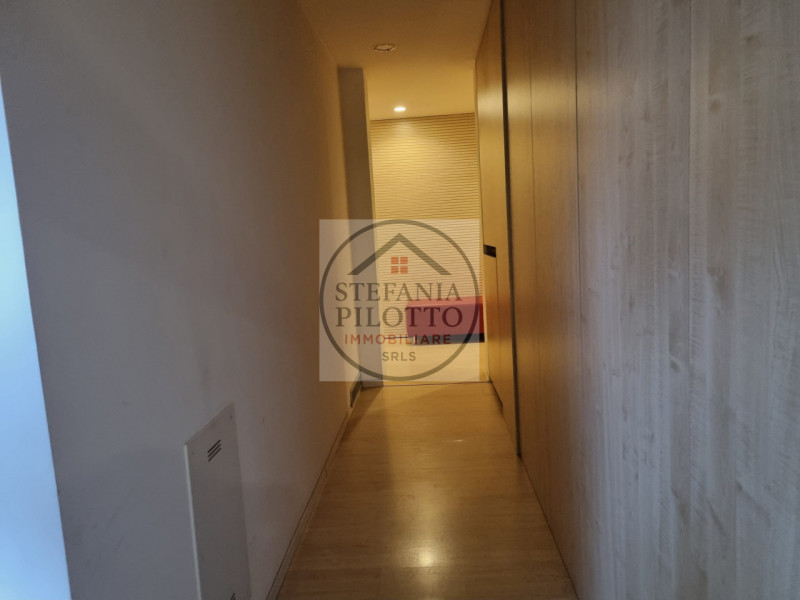 Tribunale nuovo- Stefania Pilotto Immobiliare propone in vendita ufficio di 160 mq. L'immobile si...