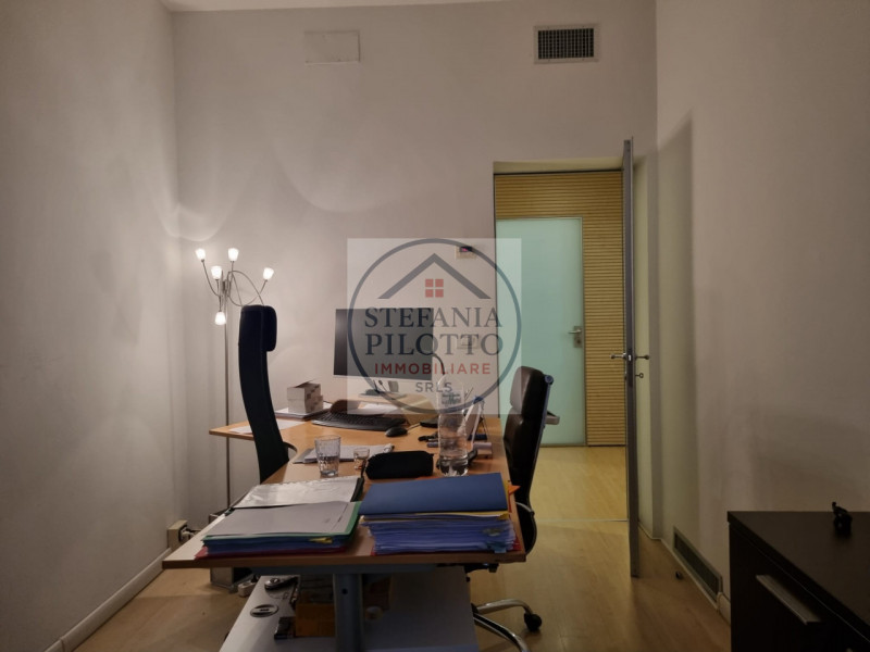 Tribunale nuovo- Stefania Pilotto Immobiliare propone in vendita ufficio di 160 mq. L'immobile si...
