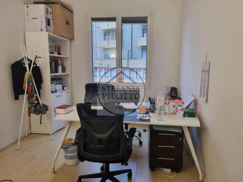 Tribunale nuovo- Stefania Pilotto Immobiliare propone in vendita ufficio di 160 mq. L'immobile si...