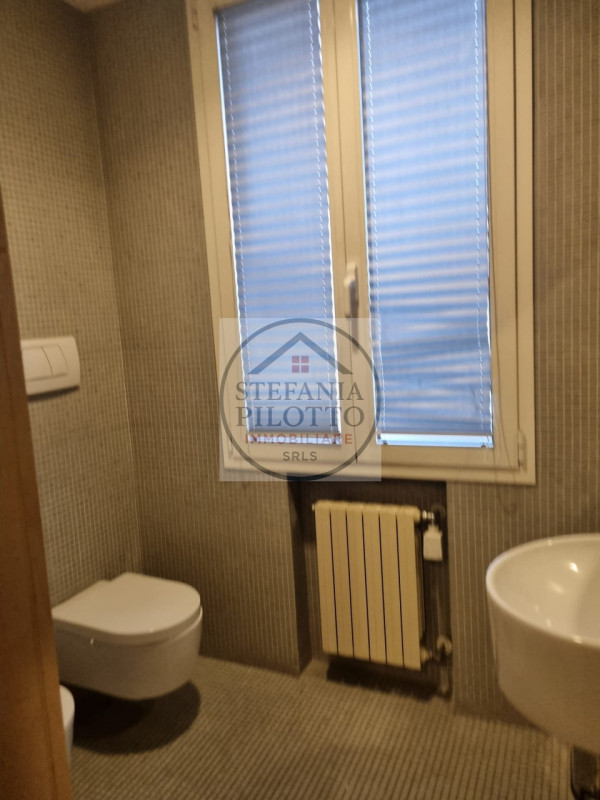 Tribunale nuovo- Stefania Pilotto Immobiliare propone in vendita ufficio di 160 mq. L'immobile si...