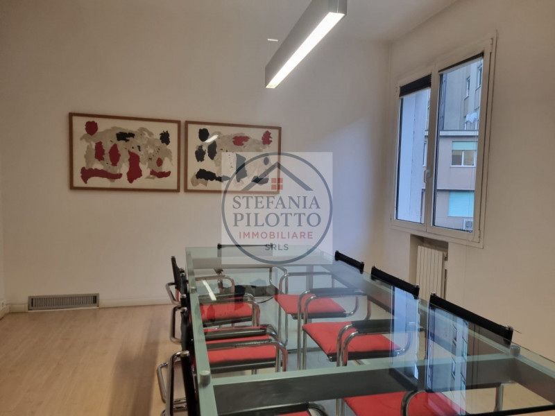 Tribunale nuovo- Stefania Pilotto Immobiliare propone in vendita ufficio di 160 mq. L'immobile si...