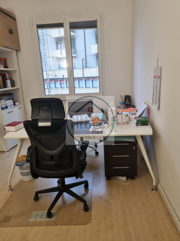 Tribunale nuovo- Stefania Pilotto Immobiliare propone in vendita ufficio di 160 mq. L'immobile si...