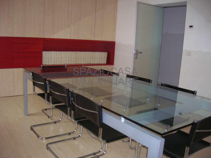 Tribunale nuovo- Stefania Pilotto Immobiliare propone in vendita ufficio di 160 mq. L'immobile si...