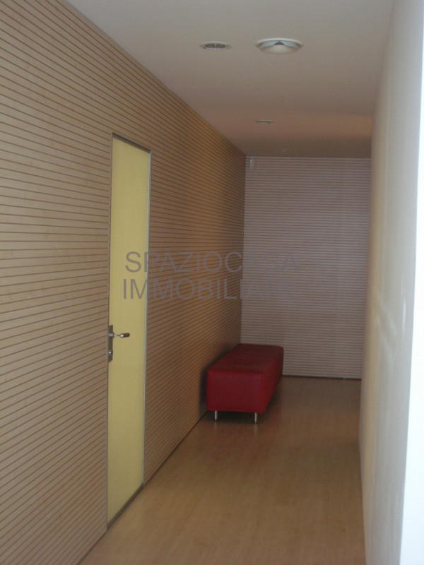 Tribunale nuovo- Stefania Pilotto Immobiliare propone in vendita ufficio di 160 mq. L'immobile si...