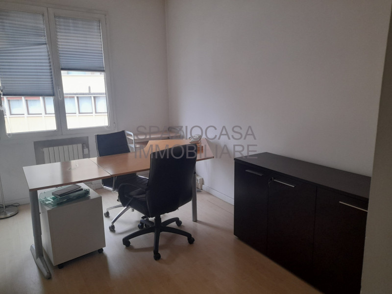 Tribunale nuovo- Stefania Pilotto Immobiliare propone in vendita ufficio di 160 mq. L'immobile si...