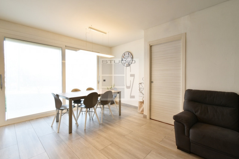 Proponiamo in vendita soluzione COMPLETAMENTE INDIPENDENTE CIRCONDATA DA 3.500 mq di giardino! 
L...