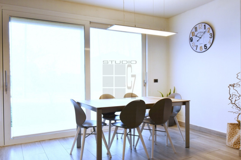 Proponiamo in vendita soluzione COMPLETAMENTE INDIPENDENTE CIRCONDATA DA 3.500 mq di giardino! 
L...