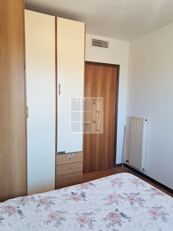 Proponiamo in vendita soluzione COMPLETAMENTE INDIPENDENTE CIRCONDATA DA 3.500 mq di giardino! 
L...