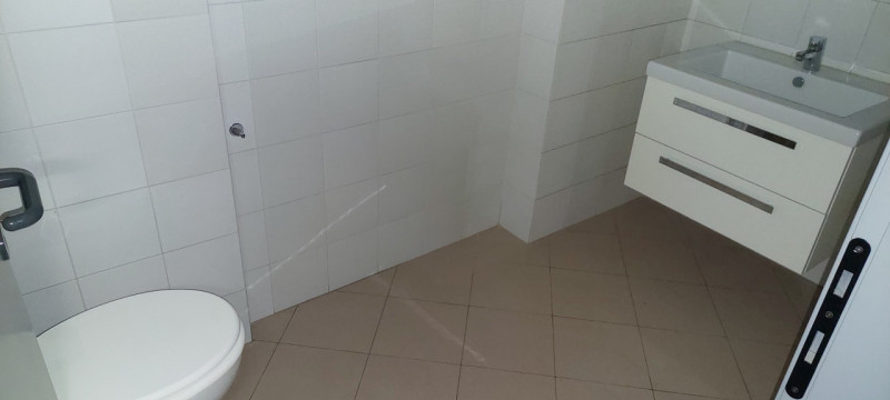 Piazzola sul Brenta, proponiamo in AFFITTO ufficio in zona centralissima, al piano primo e second...