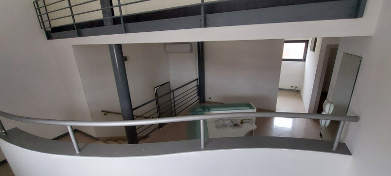 Piazzola sul Brenta, proponiamo in AFFITTO ufficio in zona centralissima, al piano primo e second...