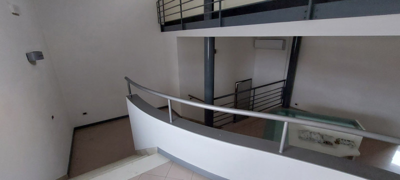 Piazzola sul Brenta, proponiamo in AFFITTO ufficio in zona centralissima, al piano primo e second...