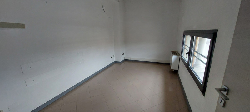 Piazzola sul Brenta, proponiamo in AFFITTO ufficio in zona centralissima, al piano primo e second...