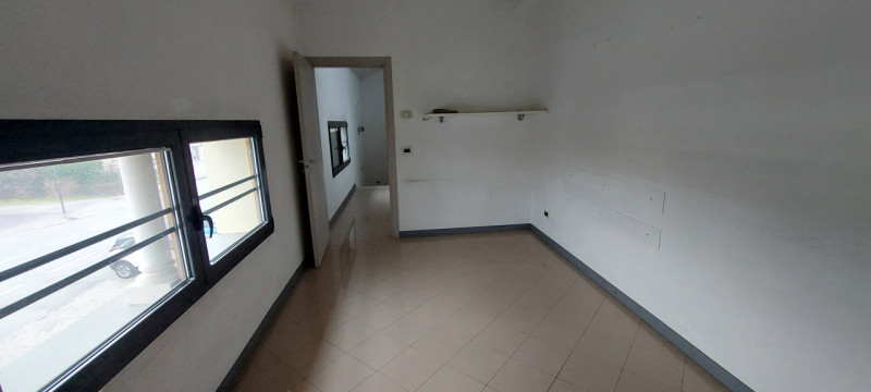 Piazzola sul Brenta, proponiamo in AFFITTO ufficio in zona centralissima, al piano primo e second...