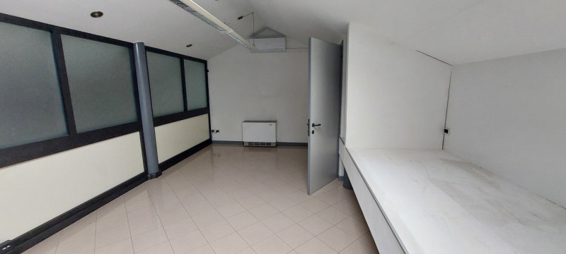 Piazzola sul Brenta, proponiamo in AFFITTO ufficio in zona centralissima, al piano primo e second...