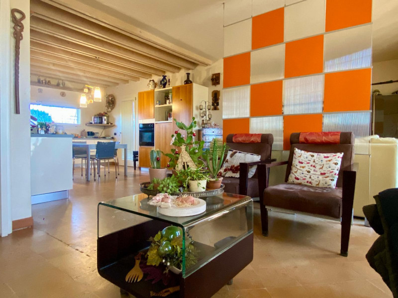 Immersa nel verde di Casale e situata a breve distanza dal centro di Vicenza, questa porzione di ...