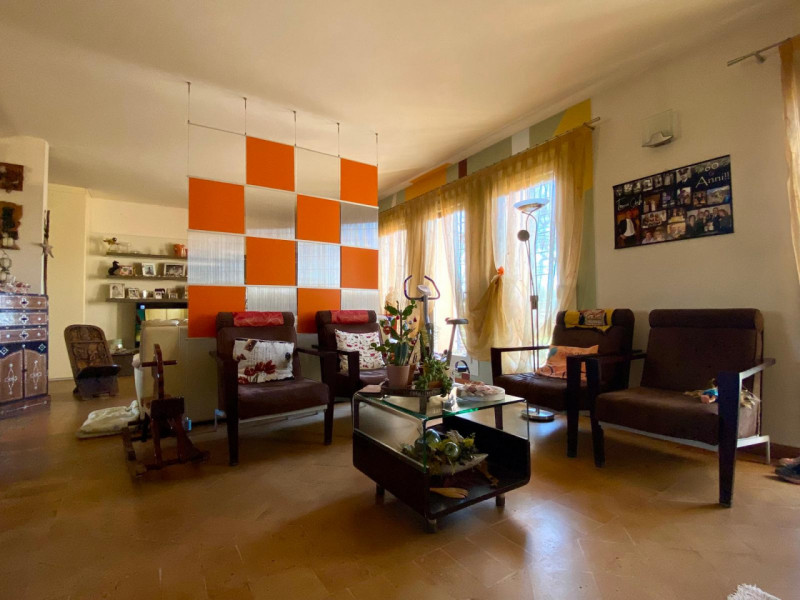 Immersa nel verde di Casale e situata a breve distanza dal centro di Vicenza, questa porzione di ...