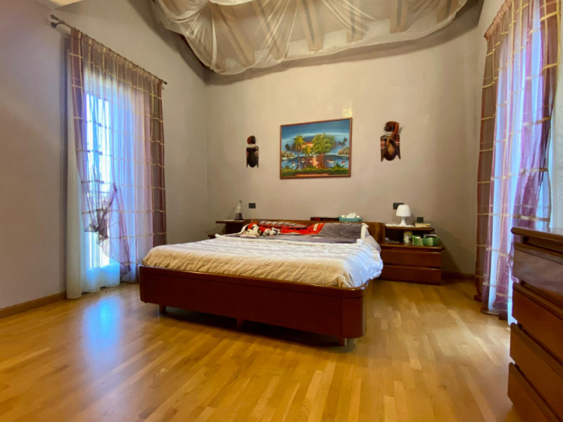 Immersa nel verde di Casale e situata a breve distanza dal centro di Vicenza, questa porzione di ...