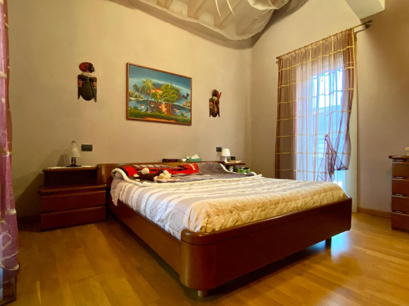 Immersa nel verde di Casale e situata a breve distanza dal centro di Vicenza, questa porzione di ...