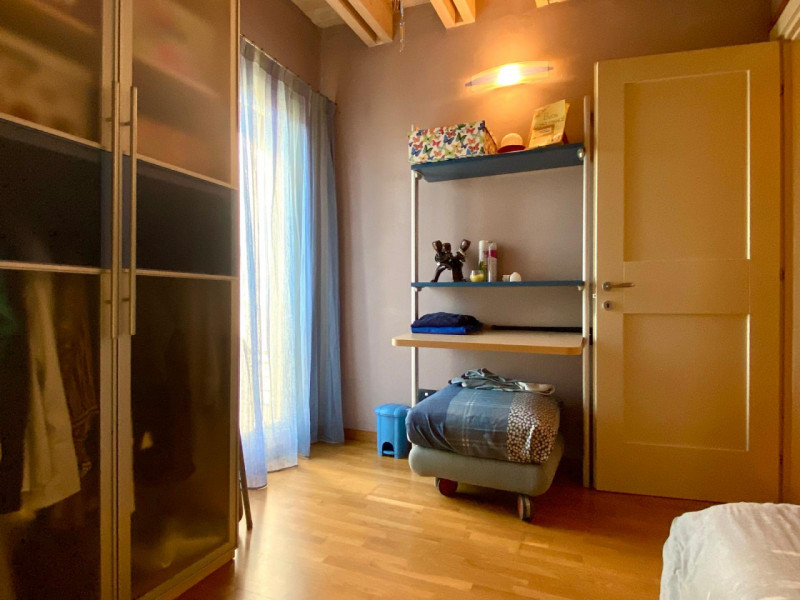 Immersa nel verde di Casale e situata a breve distanza dal centro di Vicenza, questa porzione di ...