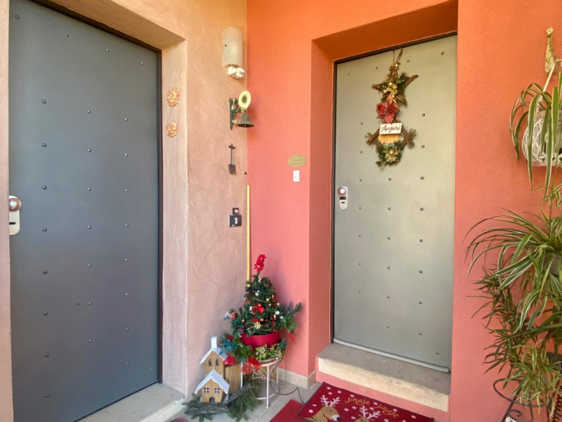 Immersa nel verde di Casale e situata a breve distanza dal centro di Vicenza, questa porzione di ...