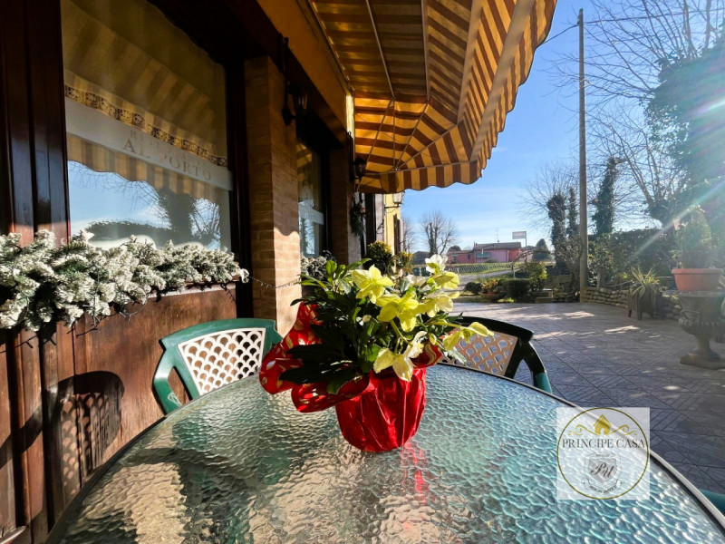 Riferimento immobile: HRS001 

A Vescovana immerso nella tranquillità della campagna veneta, vi p...