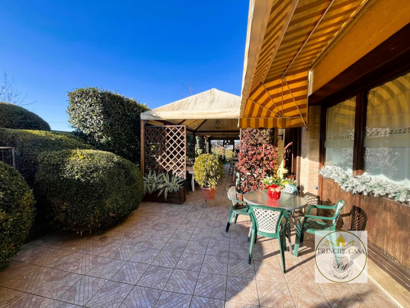 Riferimento immobile: HRS001 

A Vescovana immerso nella tranquillità della campagna veneta, vi p...