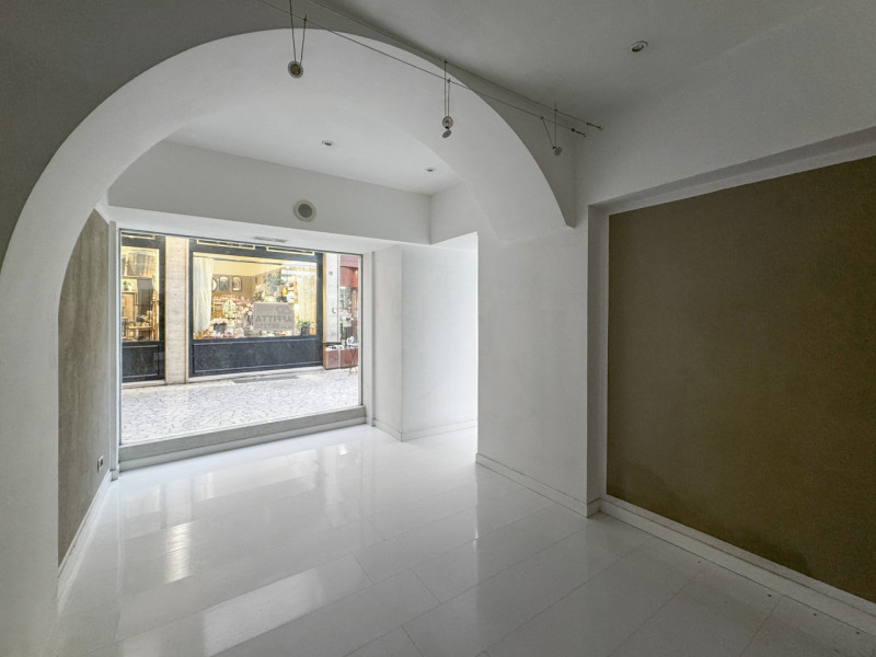 CENTRO STORICO - INTERNO CORSO PALLADIO: NEGOZIO DI CIRCA 150 MQ SU DUE LIVELLI. EURO  2.000. COD...