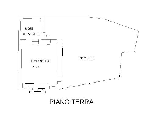 Proponiamo in vendita nella frazione di Crosara di Marostica una casa a schiera da ristrutturare ...