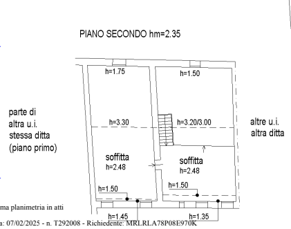 Nella tranquilla zona collinare di Salcedo, proponiamo in vendita una spaziosa casa a schiera di ...