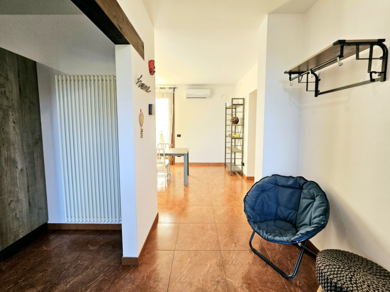 Proponiamo in vendita a Ospedaletto Euganeo, località Palugana, bellissima porzione di bifamiliar...