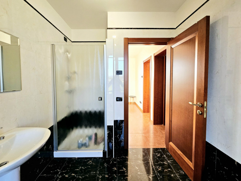 Proponiamo in vendita a Ospedaletto Euganeo, località Palugana, bellissima porzione di bifamiliar...