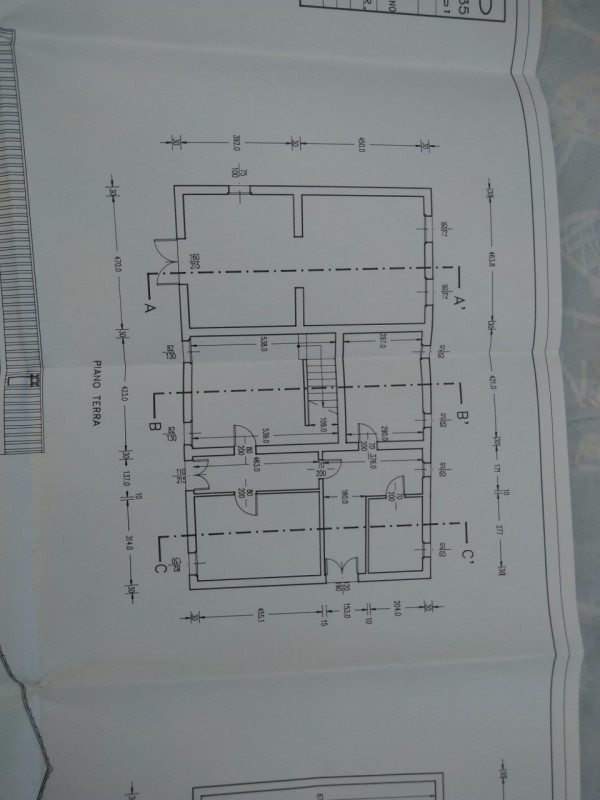 A soli 1,5 km dalla storica Piazza Maggiore di Este, proponiamo in vendita un affascinante rustic...