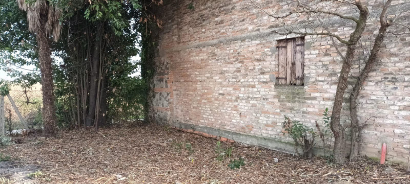 A soli 1,5 km dalla storica Piazza Maggiore di Este, proponiamo in vendita un affascinante rustic...