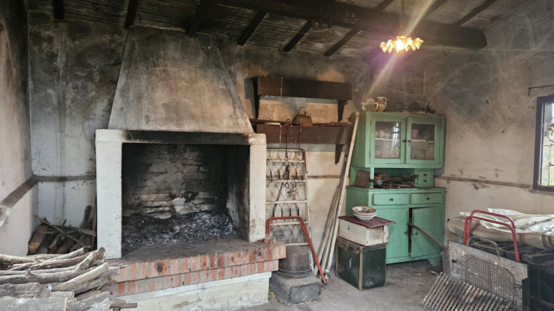 A soli 1,5 km dalla storica Piazza Maggiore di Este, proponiamo in vendita un affascinante rustic...