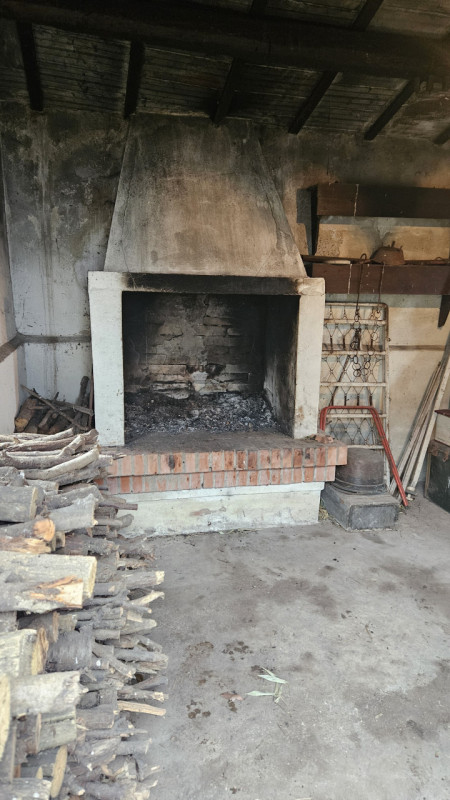 A soli 1,5 km dalla storica Piazza Maggiore di Este, proponiamo in vendita un affascinante rustic...