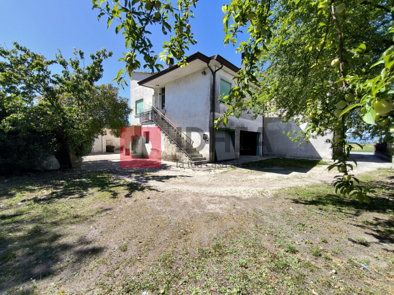 "RIFERIMENTO FPM1"

MONASTIER DI TREVISO

In tranquilla zona residenziale immersa nel verde, non ...