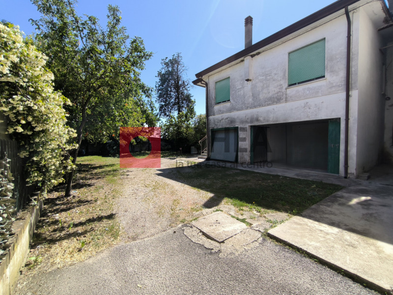 "RIFERIMENTO FPM1"

MONASTIER DI TREVISO

In tranquilla zona residenziale immersa nel verde, non ...
