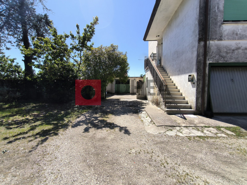 "RIFERIMENTO FPM1"

MONASTIER DI TREVISO

In tranquilla zona residenziale immersa nel verde, non ...