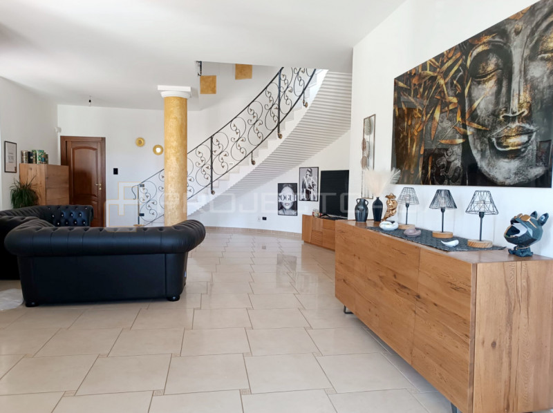 Ville e Villette in Vendita a Scorrano