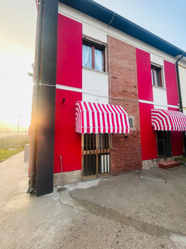 Canda Vendita Casa a schiera porzione di testa