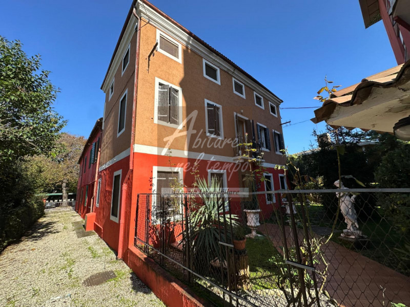 CITTADELLA (PD) - VIALE DELLA STAZIONE

In Ns esclusiva proponiamo in vendita un Palazzo composto...