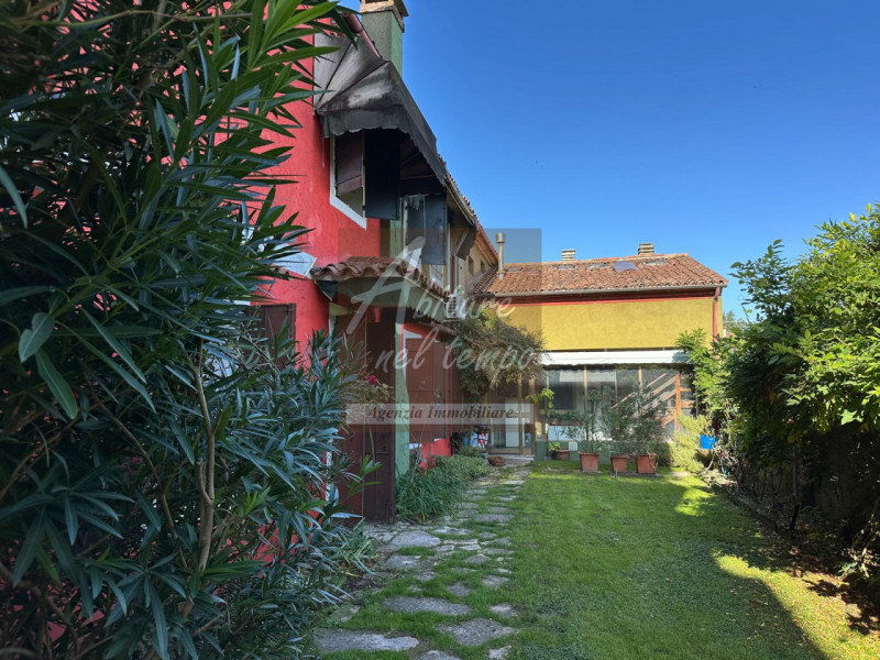 CITTADELLA (PD) - VIALE DELLA STAZIONE

In Ns esclusiva proponiamo in vendita un Palazzo composto...