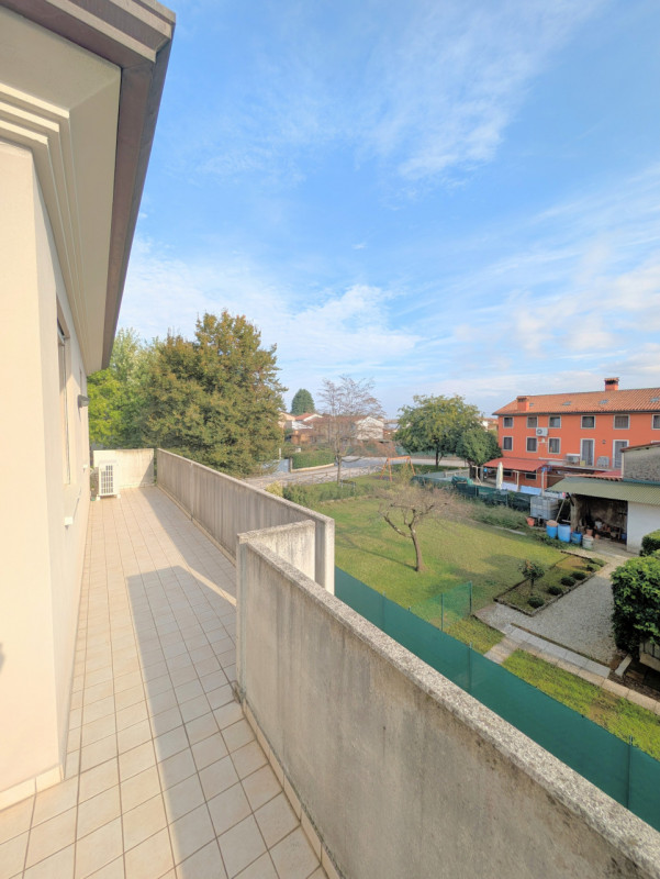 Marano Vicentino - Tricamere completamente indipendente - Euro 219.000

Trattativa riservata Unic...