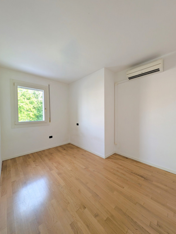 Marano Vicentino - Tricamere completamente indipendente - Euro 219.000

Trattativa riservata Unic...