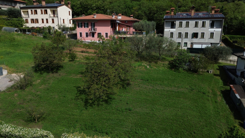 State cercando un lotto di terreno di ampie dimensioni dove poter realizzare la casa dei vostri s...