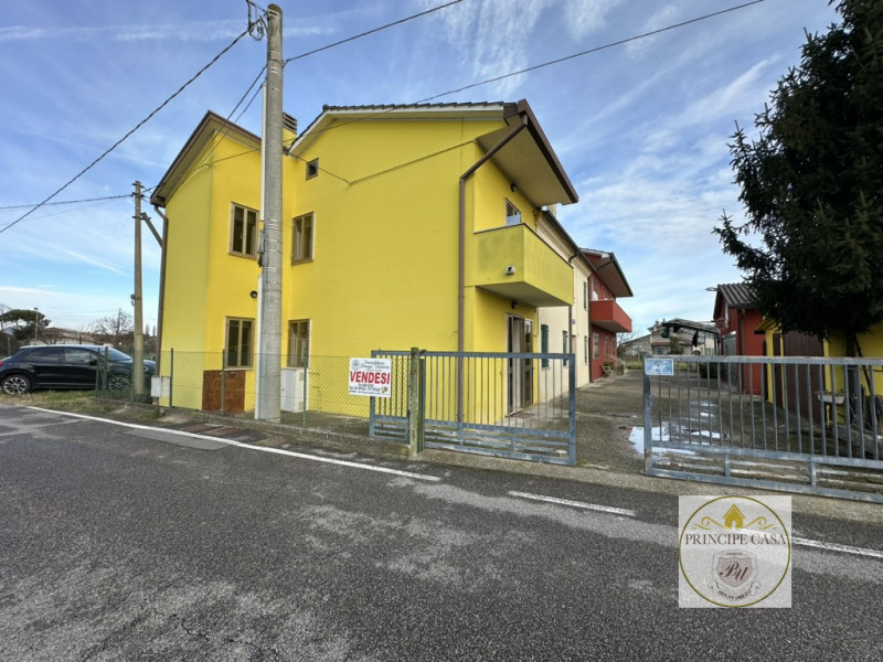 Riferimento immobile: FS101

A Sant'Urbano in posizione appartata ma comodissima alla viabilità p...
