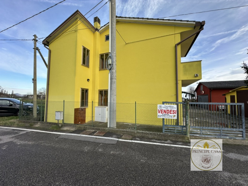 Riferimento immobile: FS101

A Sant'Urbano in posizione appartata ma comodissima alla viabilità p...