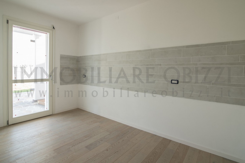 SAN TOMMASO proponiamo in vendita porzione di bifamiliare di circa 140 mq. commerciali, con giard...