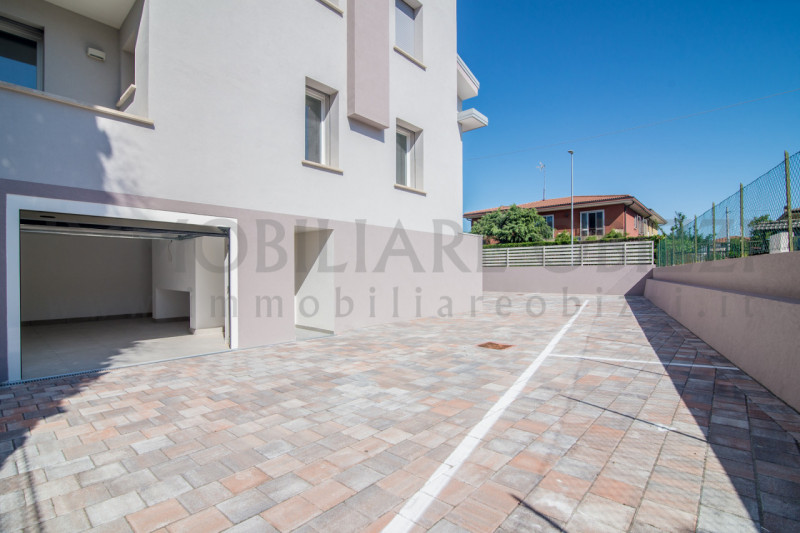 SAN TOMMASO proponiamo in vendita porzione di bifamiliare di circa 140 mq. commerciali, con giard...